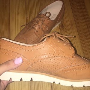 Brown Oxford shoes